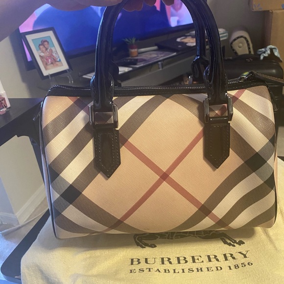 Burberry Nova Check Handbag - Picture 3 of 12